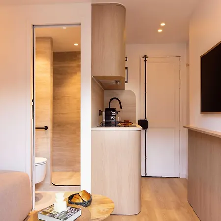Refined With Balcony - 2p - Saint Lazare Appartement *