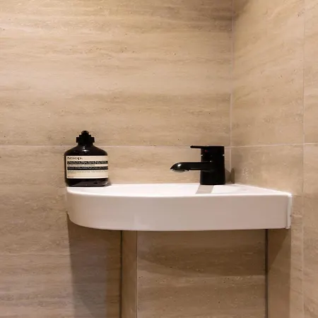 Appartement Refined With Balcony - 2p - Saint Lazare *