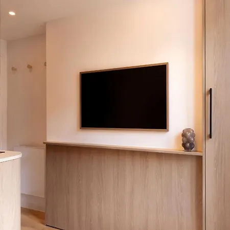 Refined With Balcony - 2p - Saint Lazare Apartamento