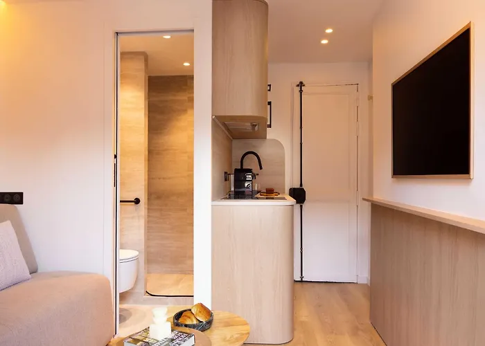 Refined With Balcony - 2p - Saint Lazare Apartman *