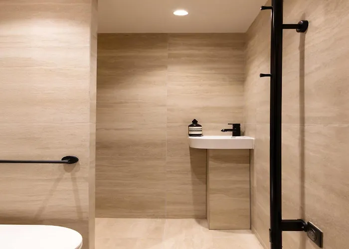 Refined With Balcony - 2p - Saint Lazare *