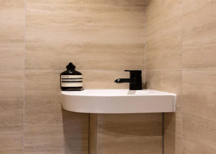 Apartman Refined With Balcony - 2p - Saint Lazare *